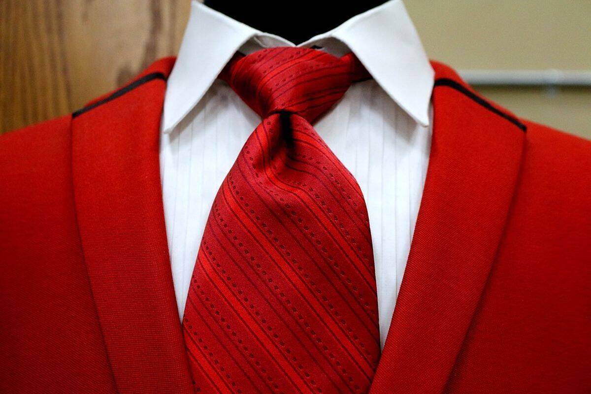 Garnitury i krawaty – o czym warto pamiętać, kiedy wybieramy się na formalną okazję?
